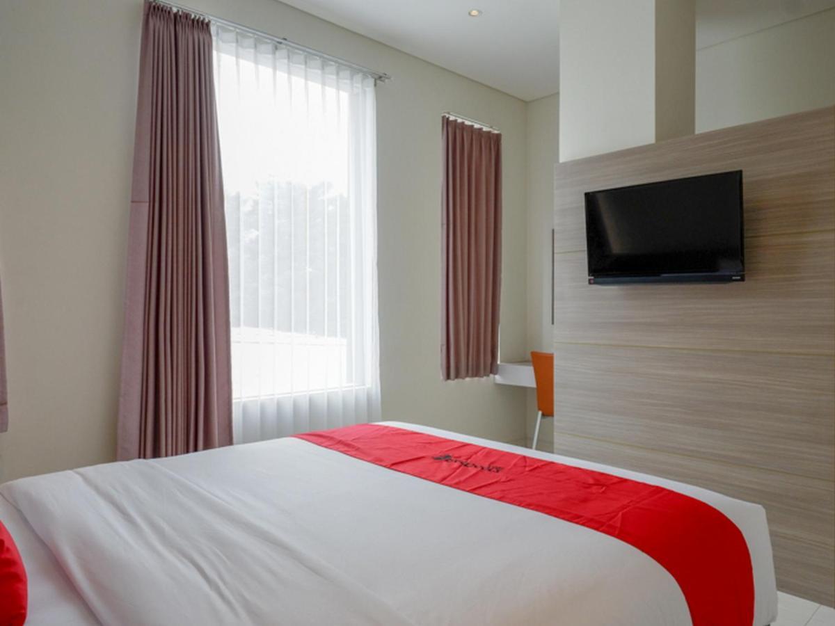 Reddoorz Near Exit Tol Banyumanik 2 Hotel Srondolwetan Exterior photo