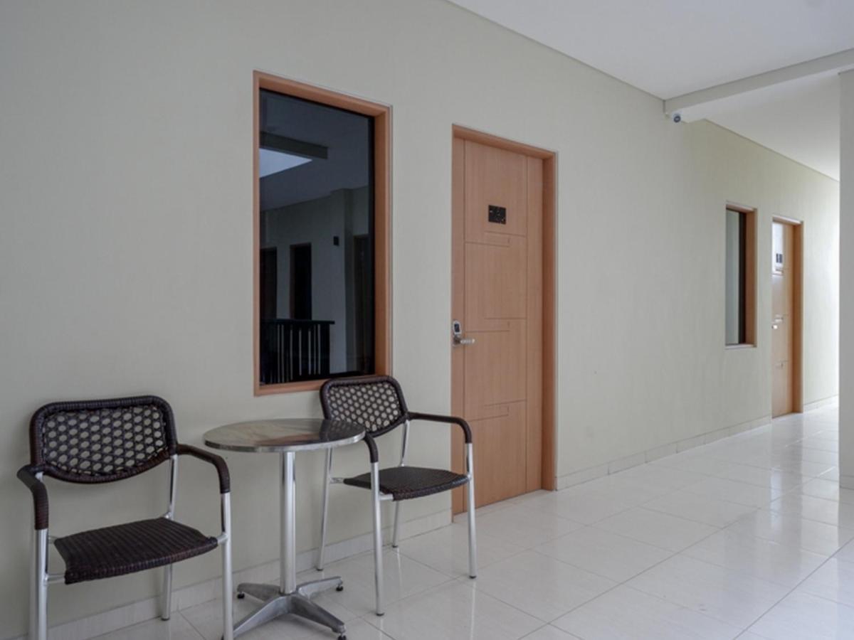 Reddoorz Near Exit Tol Banyumanik 2 Hotel Srondolwetan Exterior photo
