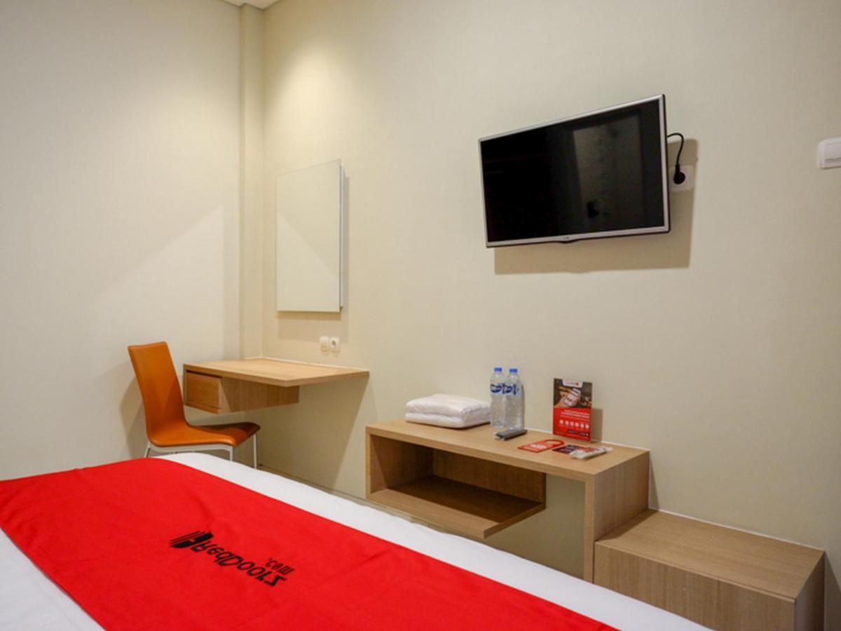 Reddoorz Near Exit Tol Banyumanik 2 Hotel Srondolwetan Exterior photo