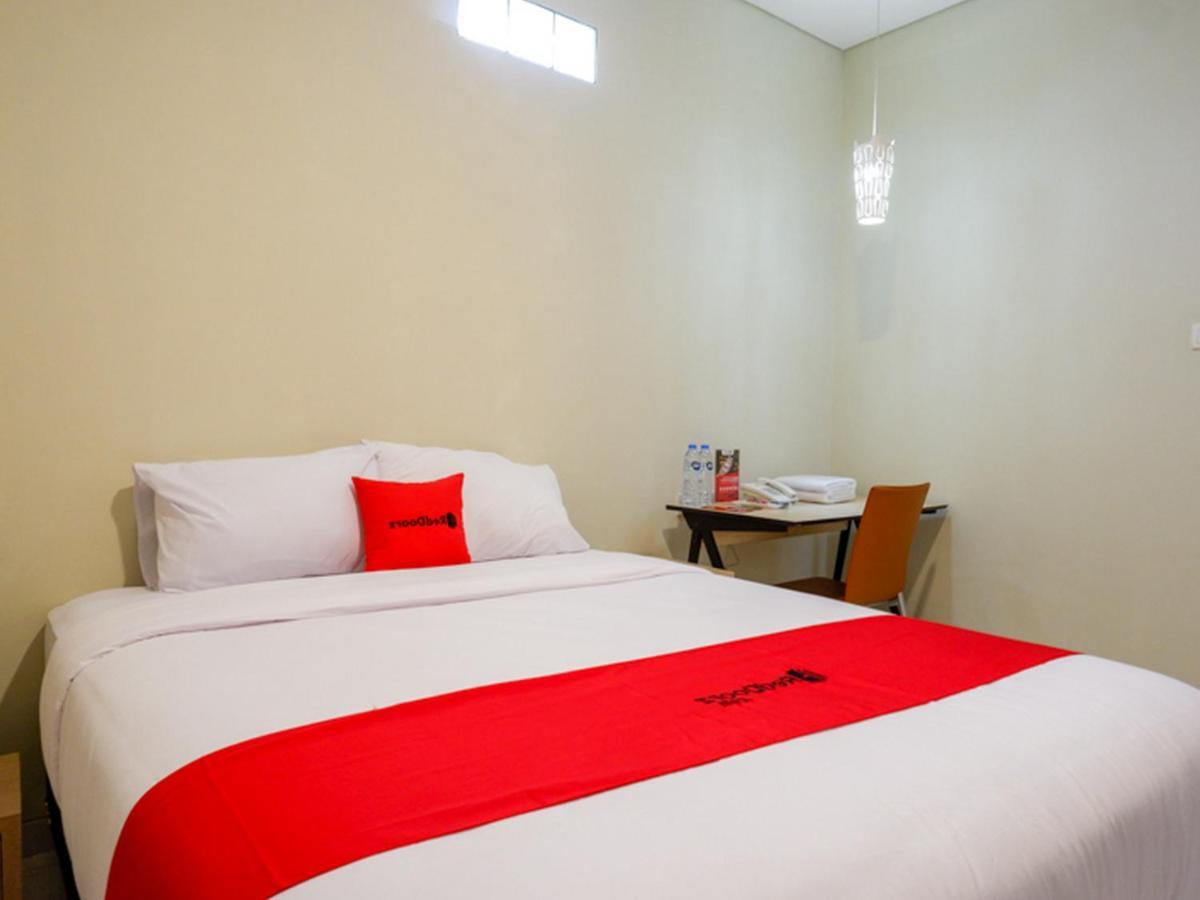 Reddoorz Near Exit Tol Banyumanik 2 Hotel Srondolwetan Exterior photo
