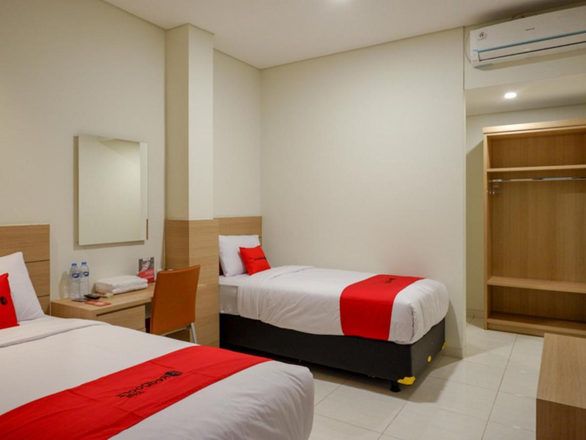 Reddoorz Near Exit Tol Banyumanik 2 Hotel Srondolwetan Exterior photo