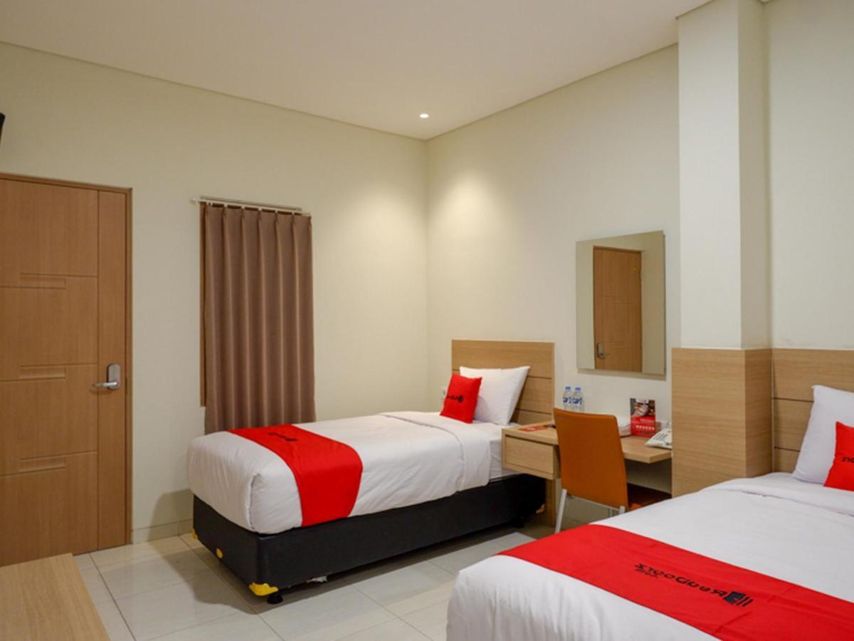 Reddoorz Near Exit Tol Banyumanik 2 Hotel Srondolwetan Exterior photo